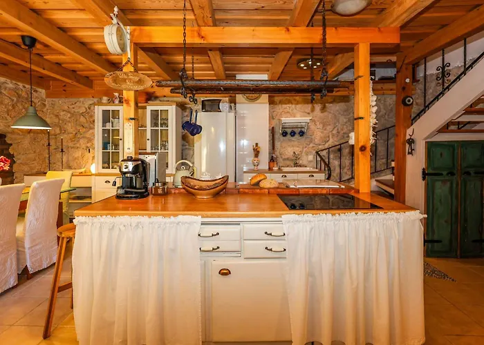 Toscana - Charming Stone With Private Pool & Garden Grižane